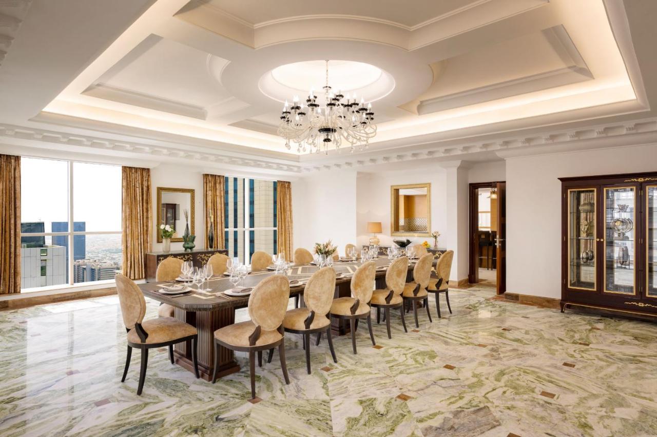 Dusit Hotel & Suites - Doha Eksteriør billede The dining room