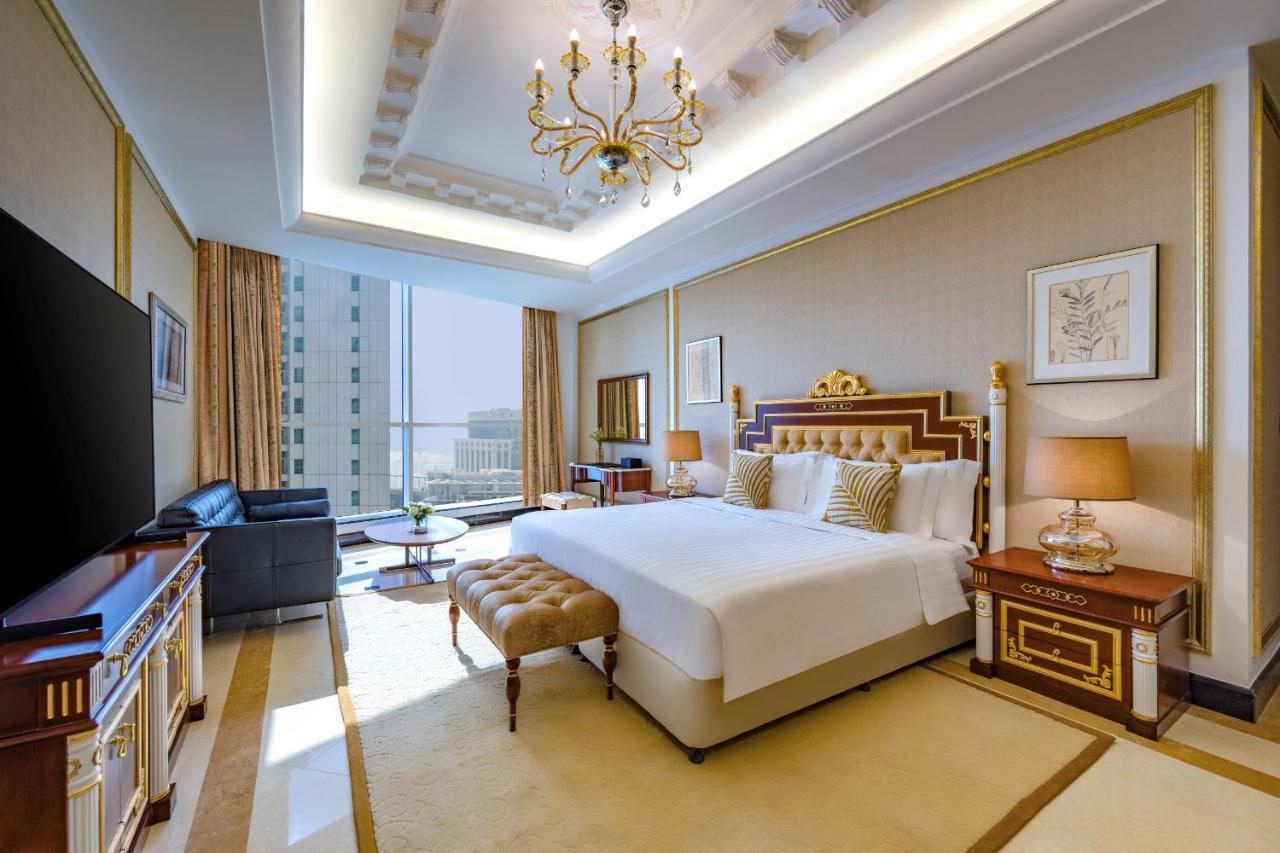 Dusit Hotel & Suites - Doha Eksteriør billede A bedroom at the hotel