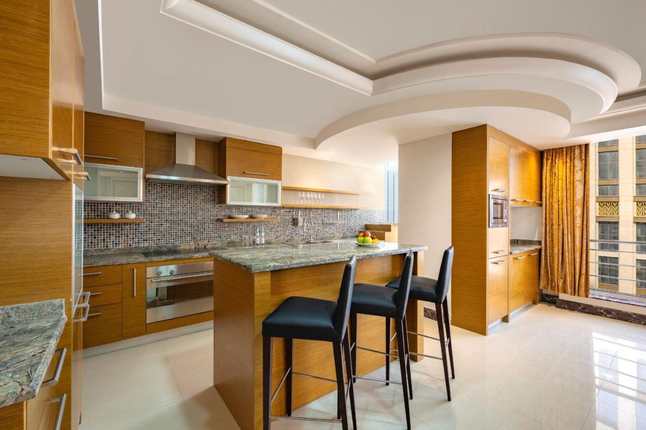 Dusit Hotel & Suites - Doha Eksteriør billede A modern kitchen